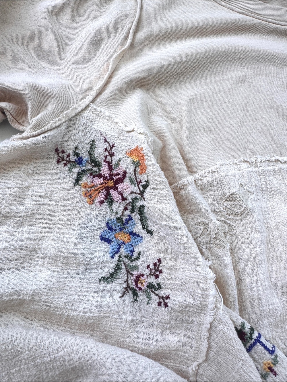 We The Free Embroidered Gauze Patchwork Tee Boho Oversized Raw Hem Top Small - Picture 6 of 8